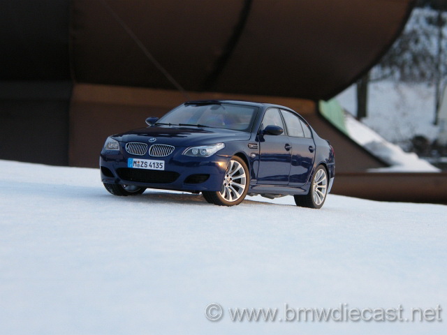 BMW M5 E60 Blue Kyosho 1:18