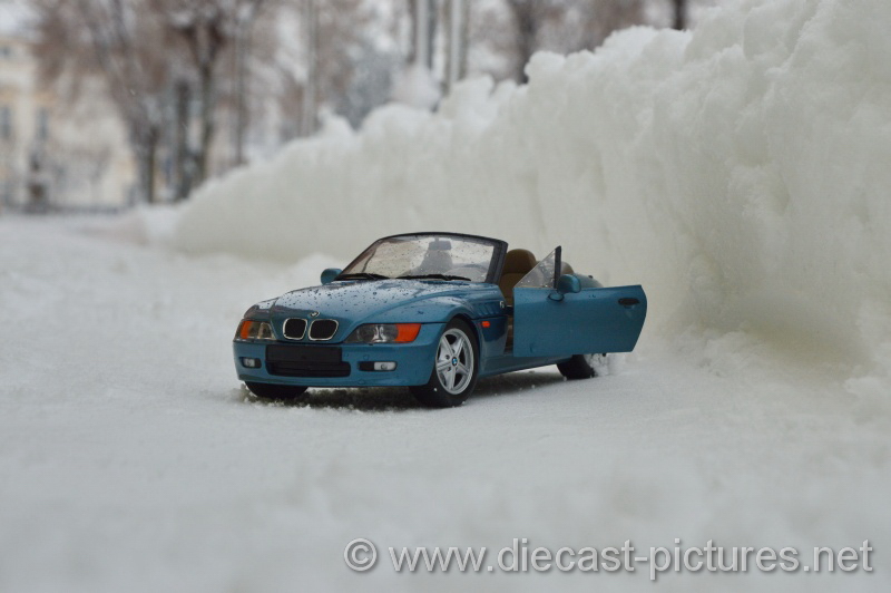 BMW Z3 E36 Blue UT Models 1:18